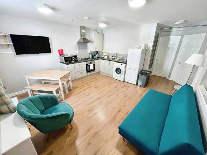 2 Bedroom Apartment To Rent In Beauchamp Street, Cardiff, CF11