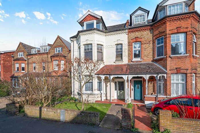 2 Bedroom Flat For Sale In King Charles Road, Surbiton, KT5
