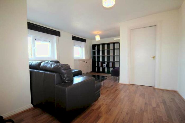 2 Bedroom Flat To Rent In Bethnal Green Road, Bethnal Green, London, E2