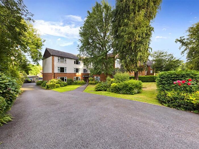 2 Bedroom Flat To Rent In Woking, Surrey, GU22