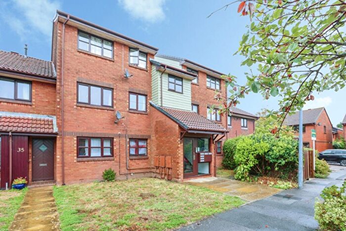 2 Bedroom Flat For Sale In Taverner Close, Poole, Dorset, BH15