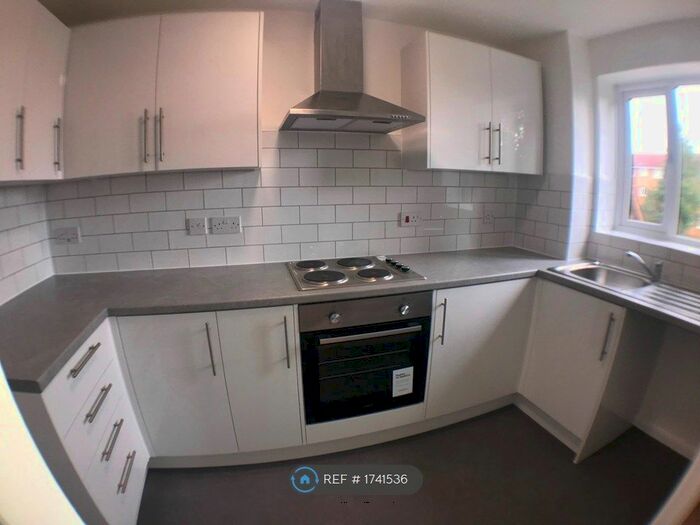 2 Bedroom Flat To Rent In Redford Close, Feltham, TW13