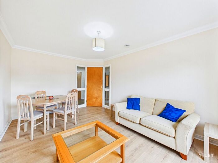 3 Bedroom Flat To Rent In Piersfield Grove, Piersfield, Edinburgh, EH8