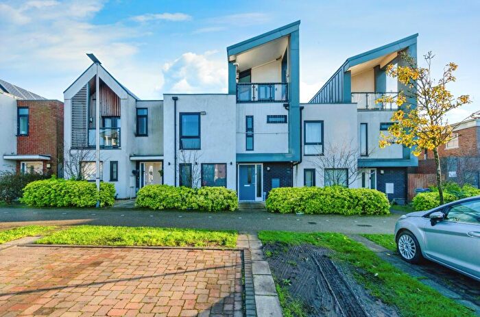 5 Bedroom Terraced House For Sale In Normans Drive, West Bromwich, West Midlands, B70