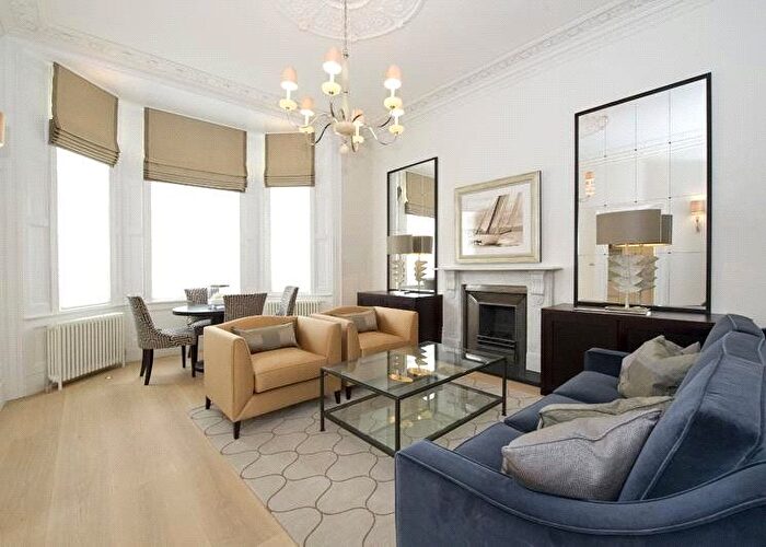 1 Bedroom Flat To Rent In Stafford Terrace, Kensington, London, W8