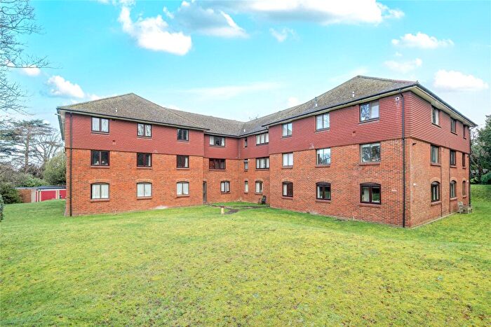 2 Bedroom Flat For Sale In Boxgrove Road, Guildford, Surrey, GU1