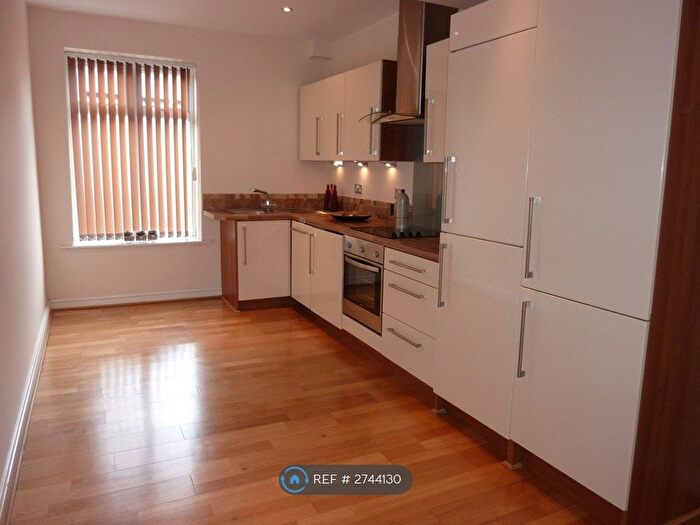 2 Bedroom Flat To Rent In Bryanstone Road, Bradford, BD4
