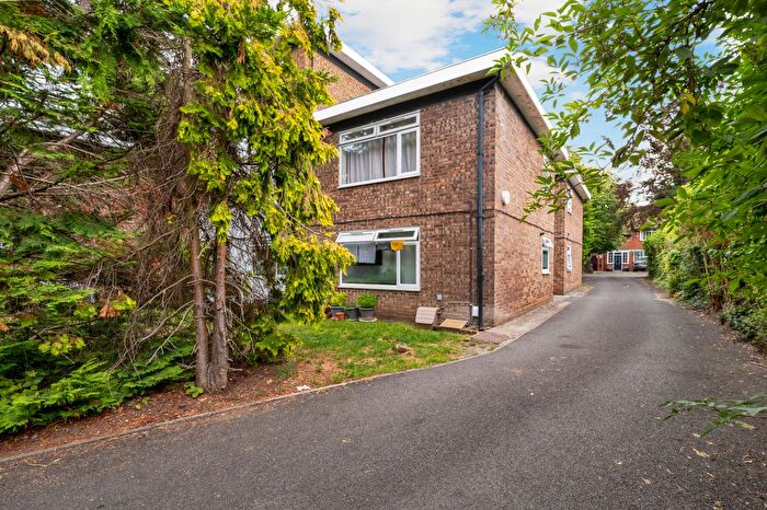 2 Bedroom Flat To Rent In Grand Drive, Raynes Park, SW20