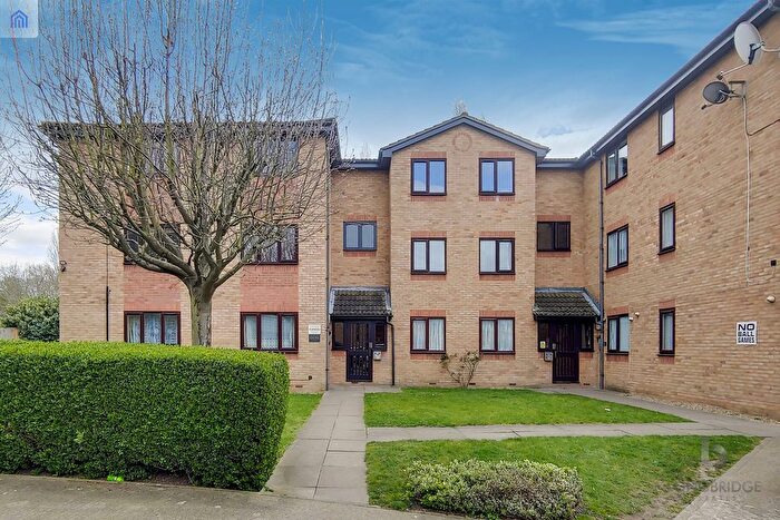 1 Bedroom Flat To Rent In Pittman Gardens, Ilford, IG1