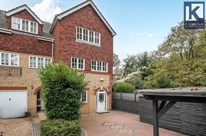 4 Bedroom End Of Terrace House For Sale In Grange Vale, Sutton, SM2