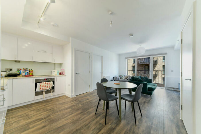 2 Bedroom Apartment To Rent In Millet Place, Pontoon Dock London, E16