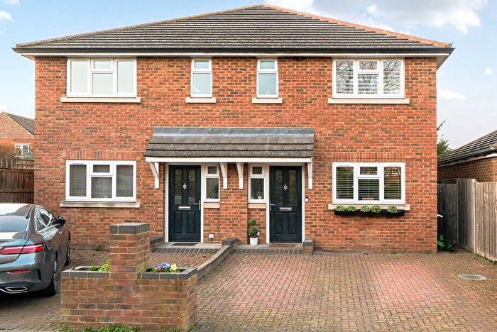 3 Bedroom Semi Detached House For Sale In Staines Road East, Sunbury-On-Thames, TW16