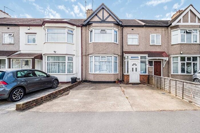 3 Bedroom House To Rent In Icknield Drive, Ilford, IG1