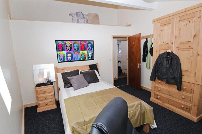 5 Bedroom Flat To Rent In Millers Dale Cemetery Road, Sheffield, S11