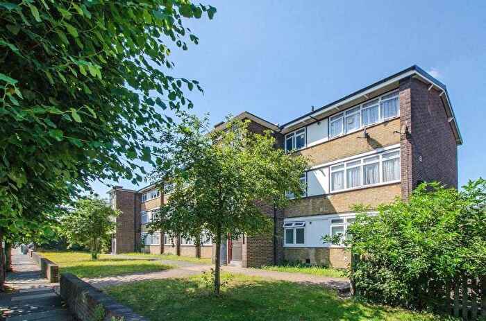 2 Bedroom Flat For Sale In Bowater Place, Blackheath, London, SE3