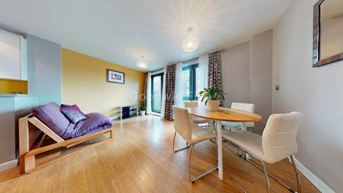 2 Bedroom Apartment To Rent In City South, City Road East, Sourthern Gateway, M15