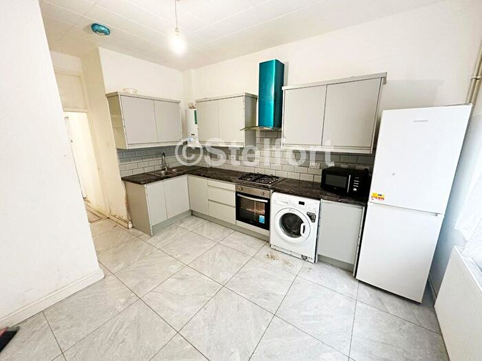 3 Bedroom Apartment To Rent In Bromley Road, Bromley, BR1