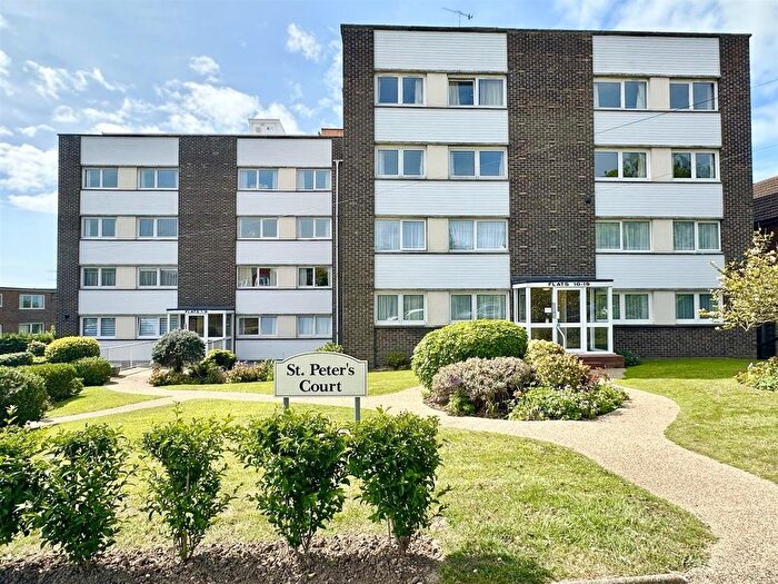 2 Bedroom Flat For Sale In De La Warr Road, Bexhill-On-Sea, TN40