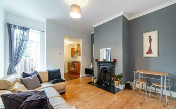 2 Bedroom Flat To Rent In £pppw - Amble Grove, Sandyford, NE2