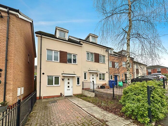 3 Bedroom Semi Detached House For Sale In Bradfield Way, Dudley, DY1