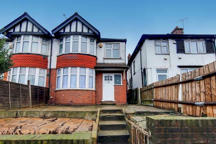 3 Bedroom House To Rent In Beechwood Gardens, Ealing, London, NW10