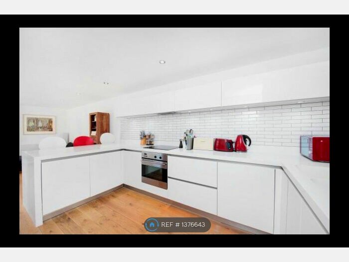 2 Bedroom Flat To Rent In Wapping High Street, London, E1W