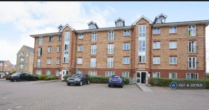 2 Bedroom Flat To Rent In Becketts Court, Northampton, NN4