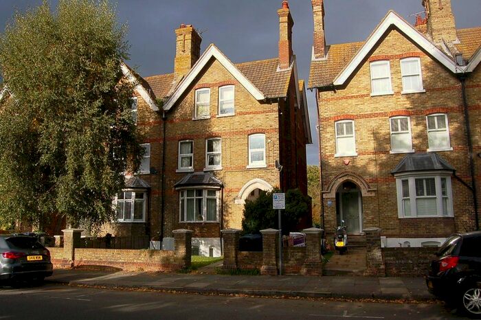 1 Bedroom Flat To Rent In The Drive, Old Dover Road, Canterbury, CT1
