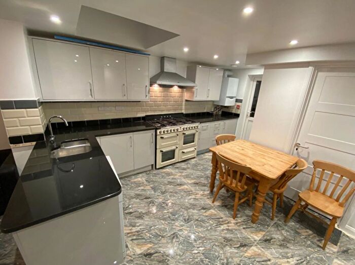 6 Bedroom Terraced House To Rent In Donnington Gardens, Reading, RG1