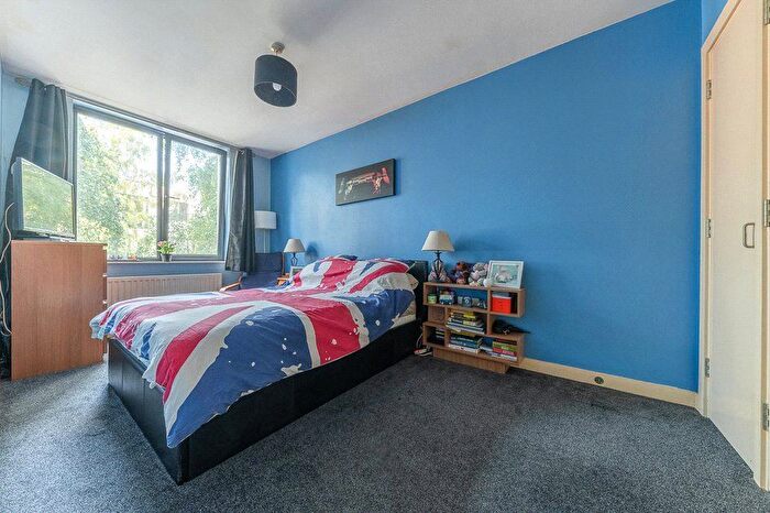 1 Bedroom Flat For Sale In Godstone Road, Whyteleafe, Surrey, CR3