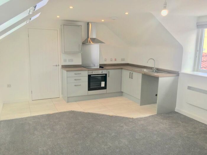 1 Bedroom Flat To Rent In Two Mile Hill Road, Kingswood, Bristol, BS15