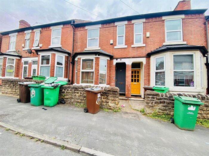 6 Bedroom House To Rent In Kimbolton Avenue, Nottingham, NG7