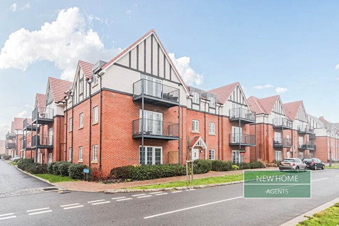 2 Bedroom Flat For Sale In Kingfisher Way, Harlow, CM17