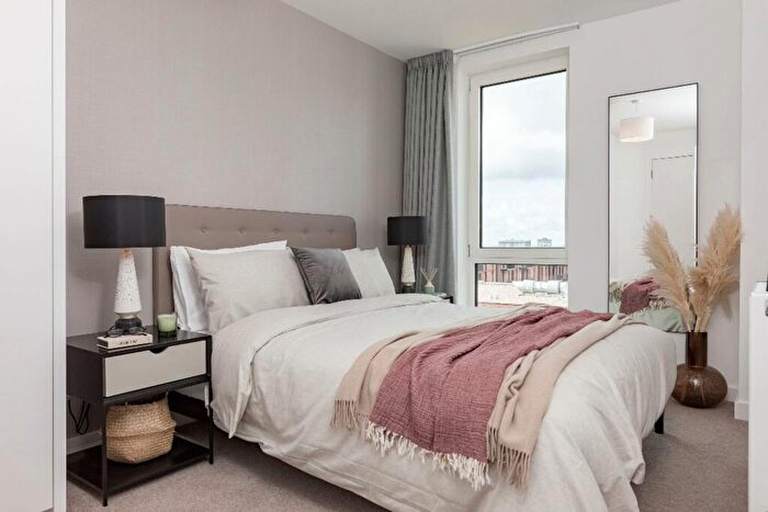 2 Bedroom Apartment To Rent In New Maker Yards, M5