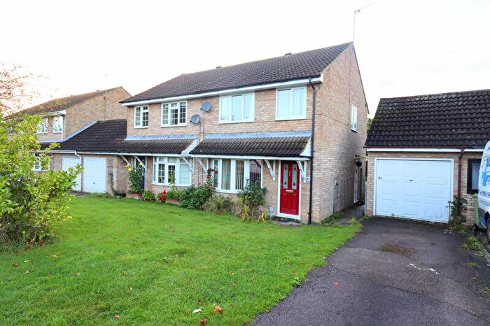 3 Bedroom Semi-Detached House For Sale In Wordsworth Avenue, Newport Pagnell, MK16