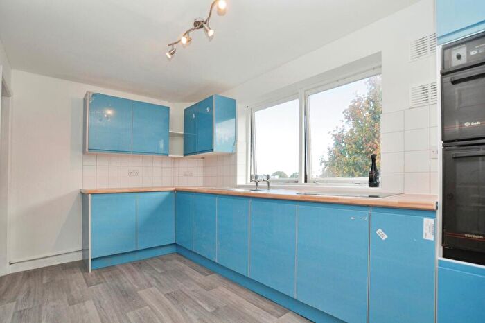 2 Bedroom Flat For Sale In Dugdale Court, Hitchin, SG5