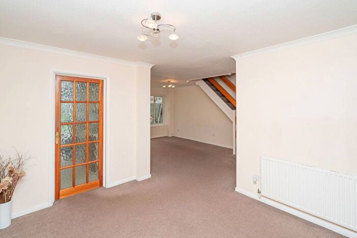 3 Bedroom Terraced House For Sale In Peregrine Close, Watford, WD25