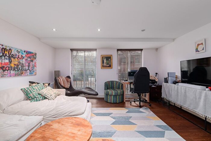 2 Bedroom Flat For Sale In Owen Street, London, EC1V