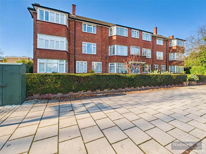 2 Bedroom Flat To Rent In Pandora Court, South Bank, Surbiton, KT6