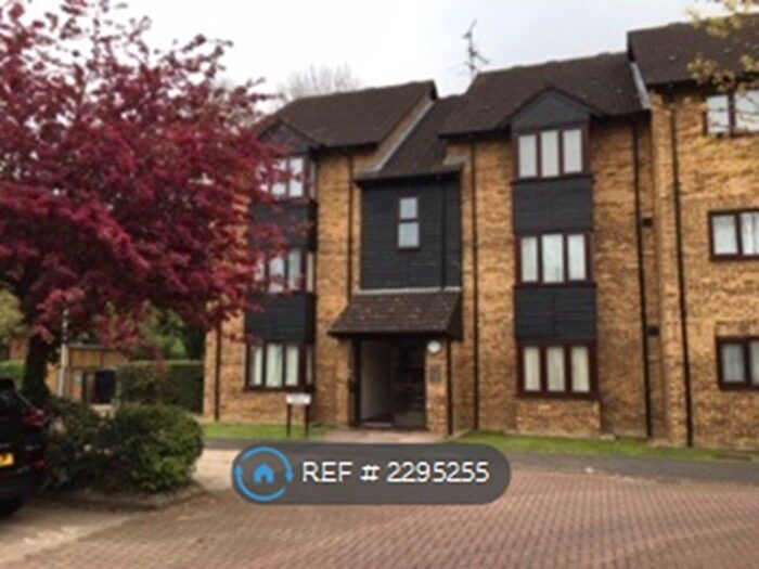 Studio To Rent In Turnpike Lane, Uxbridge, UB10