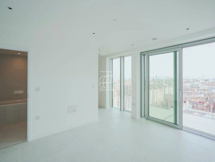 Studio To Rent In Silk District, London, E1