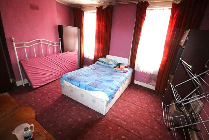 3 Bedroom Terraced House For Sale In Baxendale Street, Bethnal Green, E2