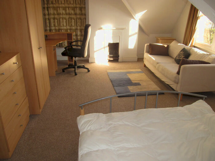 7 Bedroom Semi-Detached House To Rent In Elmhurst Road, Reading, Berkshire, RG1