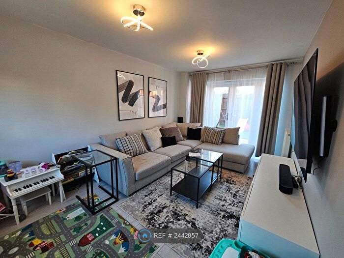 3 Bedroom Semi-Detached House To Rent In Tipton, Tipton, DY4