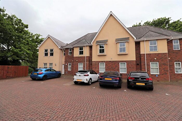 2 Bedroom Apartment To Rent In Weir Gardens, Rayleigh, SS6