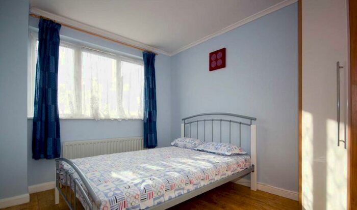 3 Bedroom Terraced House To Rent In Somerford Way, Rotherhithe, SE16