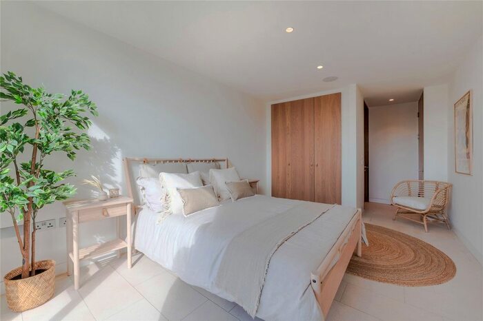 3 Bedroom Flat To Rent In Oval Road, London, NW1