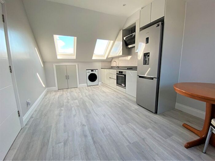 1 Bedroom Flat To Rent In Fairmead Crescent, Edgware, HA8