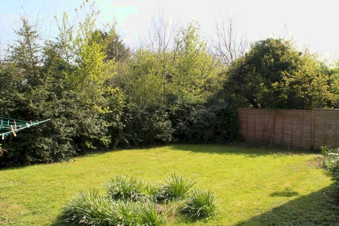 1 Bedroom Flat To Rent In Grand Drive, London, SW20