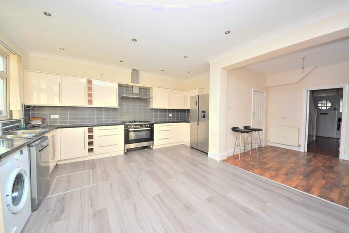 4 Bedroom Terraced House To Rent In Mayfair Avenue, Ilford, IG1